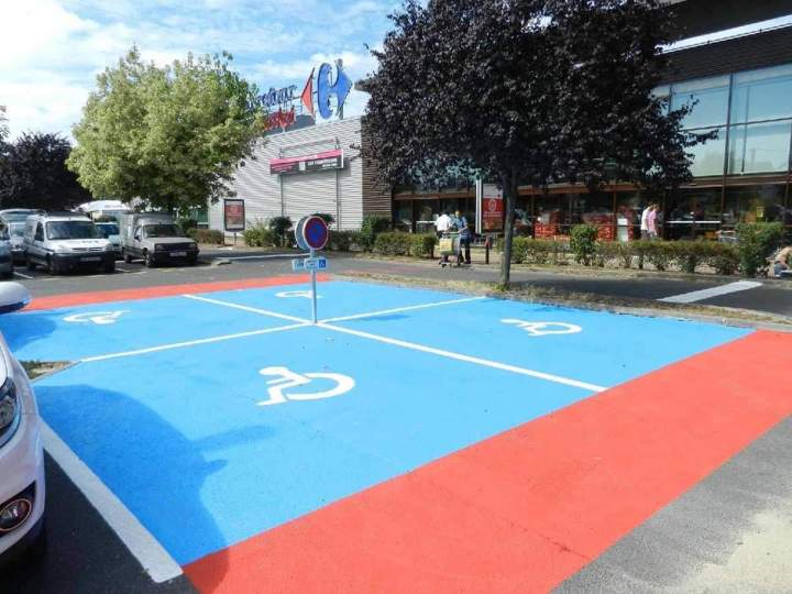Marquage pour personnes à mobilité réduite Île-de-France
