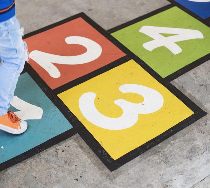 Signalétique scolaire pour organiser les espaces et assurer la sécurité.