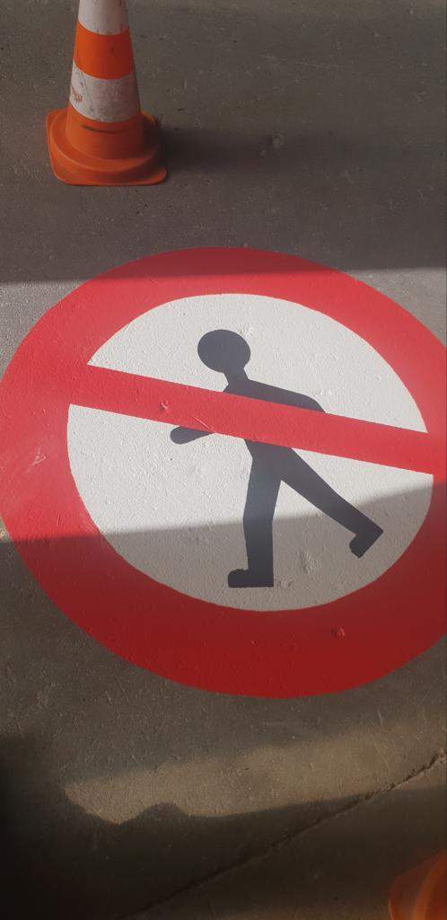 Réalisation d'un logo interdiction piéton 