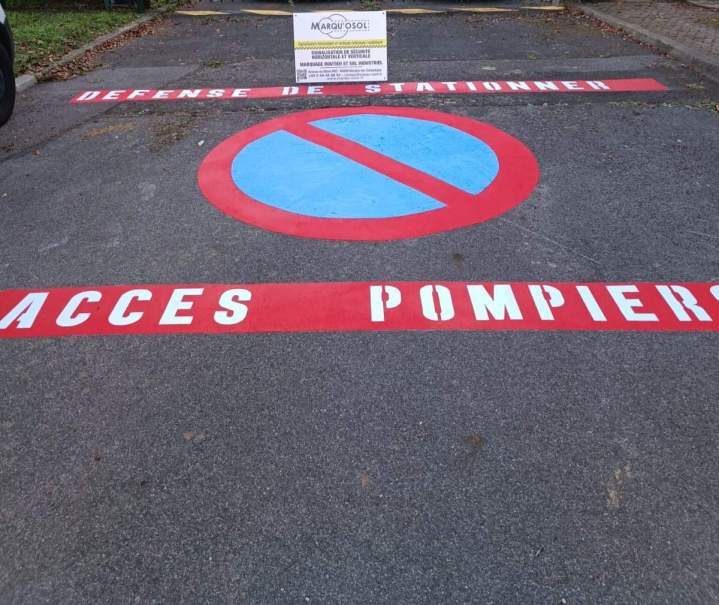 Réalisation du marquage au sol en enduit 